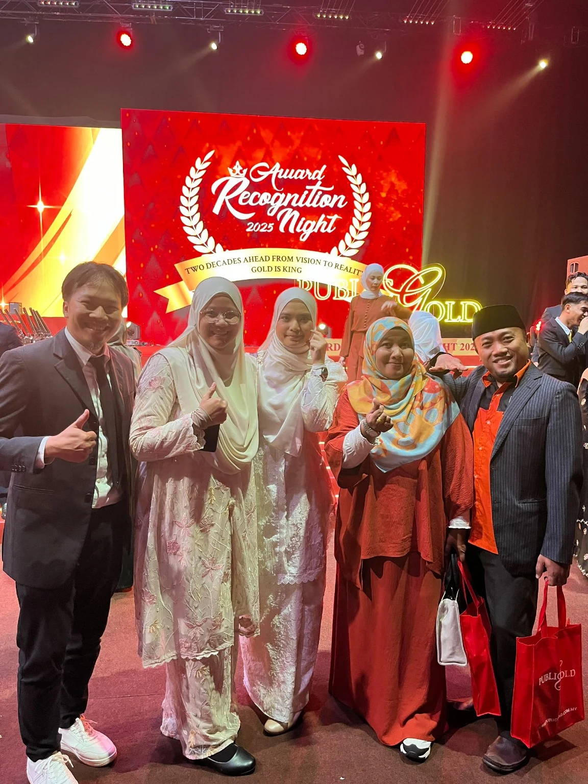 Foto berkumpulan di Award Recognition Night 2025